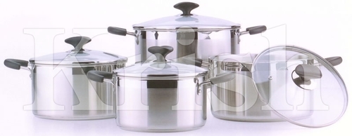 Encapsulated Two Tone Casserole with Riveted Wire Handle