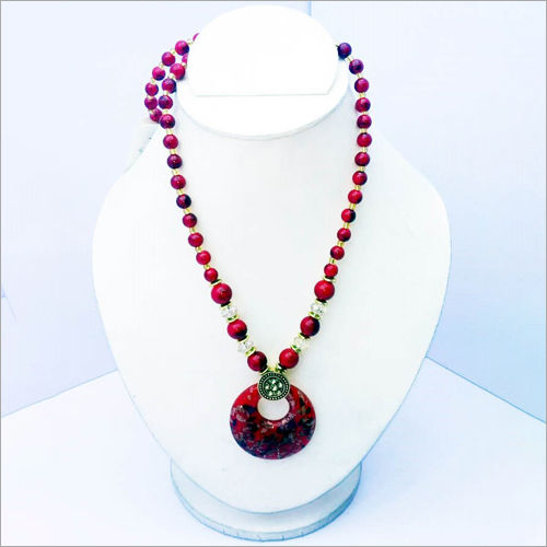 Fancy Beaded Necklace Gender: Women