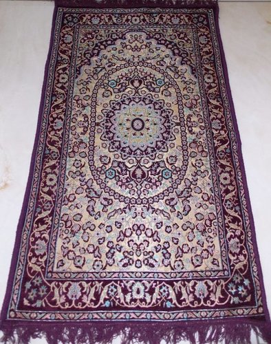 Muslim Prayer Mats - Polyester Material, Jacquard Style, Woven Technique - Lightweight 1kg, Perfect for Home Decoration and Prayer Use