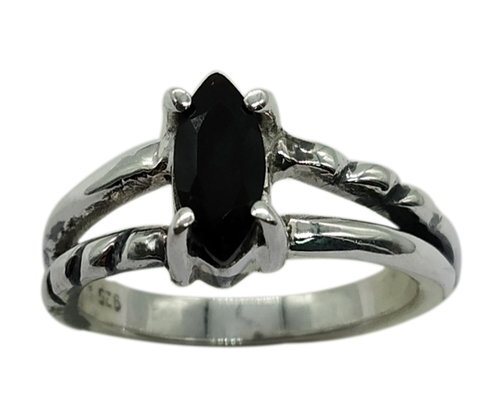 Glitzy Black Onyx Stone 925 Silver Ring Weight: 3.5 Gms Grams (G)