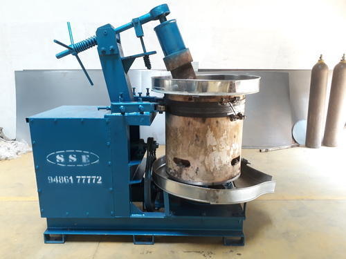 OIL SEEDS CRUSHING MACHINE