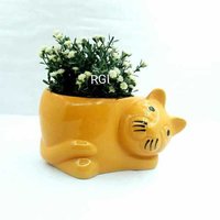 Cat shape planter