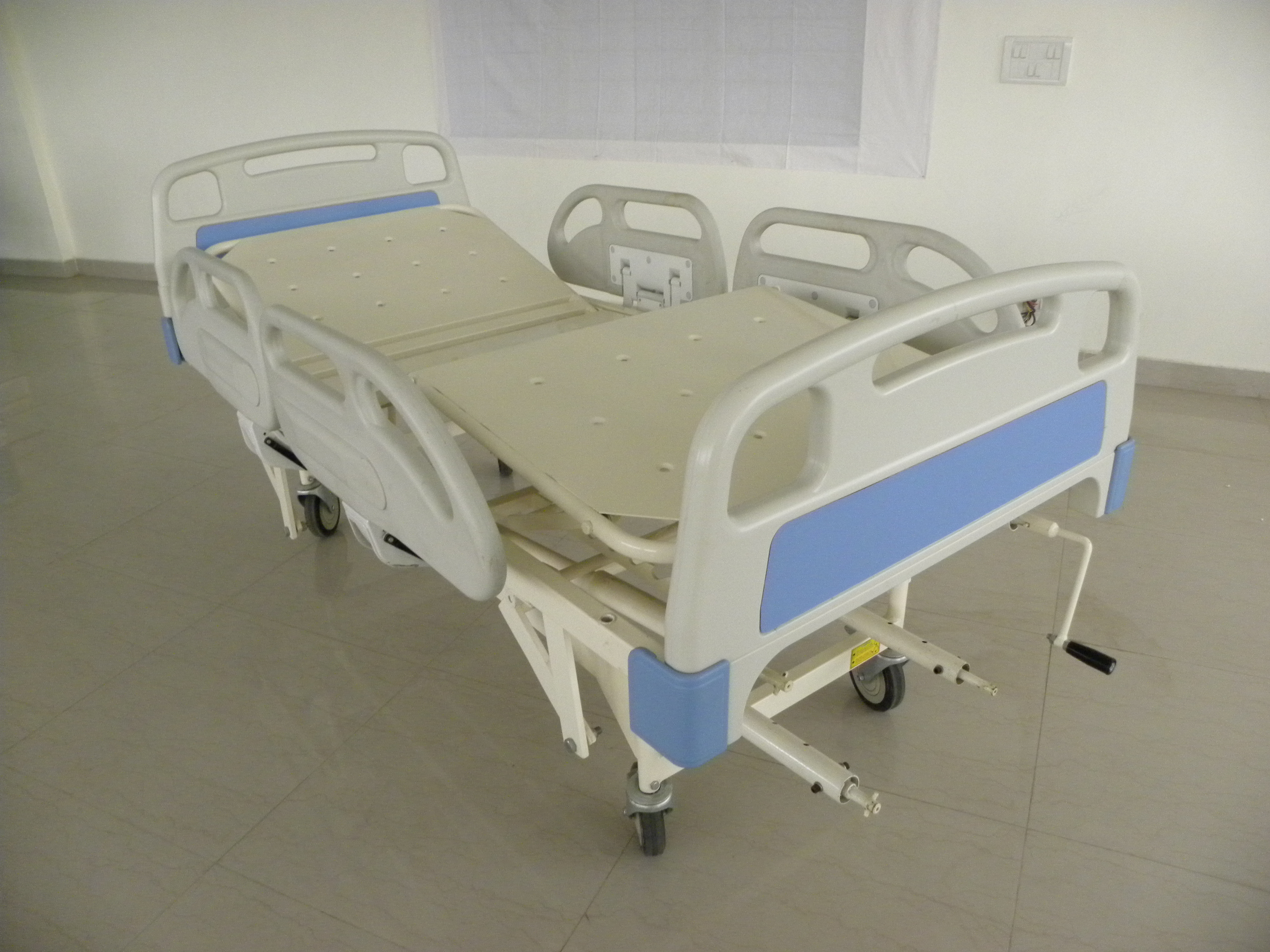 ICU Collapsible Railing Bed