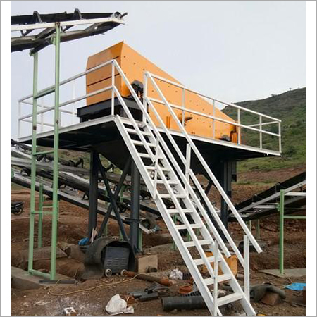 Industrial Vibrating Screen - Stainless Steel & Galvanized Iron Construction, 56 to 600 T/H Capacity | Fully Automatic, Easy to Install, 1 Year Warranty