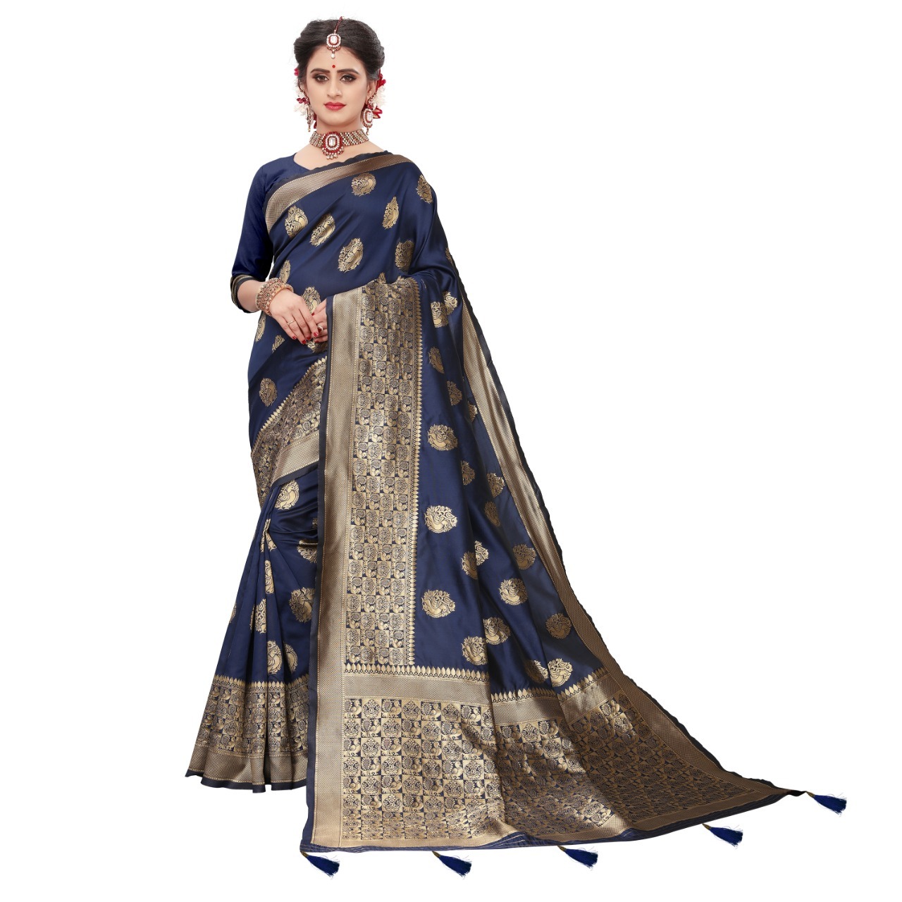 Thread Work Banarasi Silk Saree With Latkan