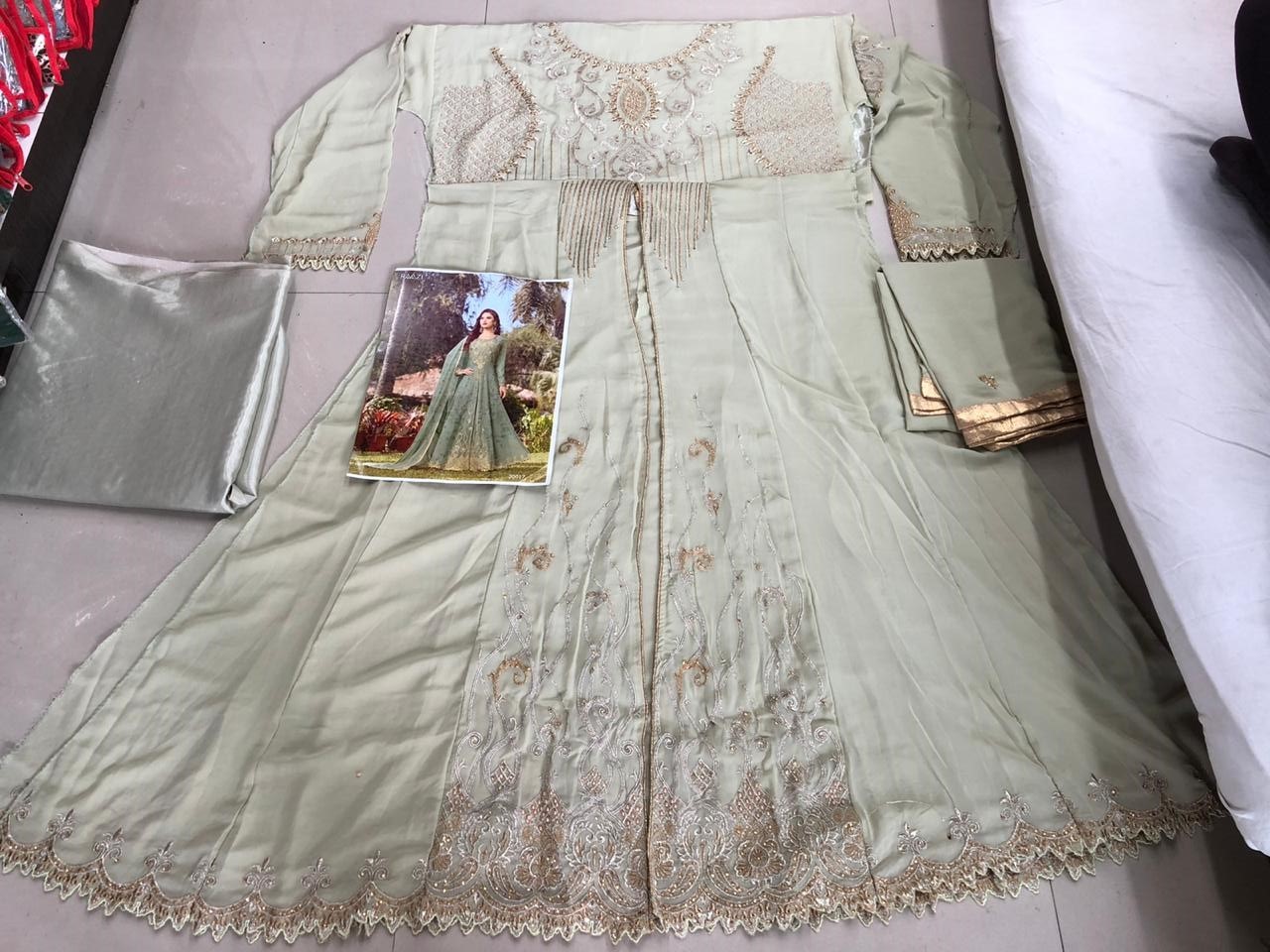 Raazi:-20017 suit