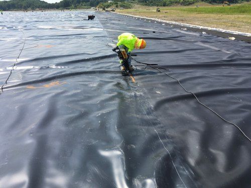Hdpe Geomembrane Canal Liner  For Rivers Ponds Thickness: 1 To 7 Mm