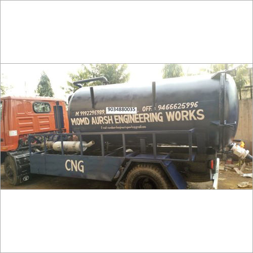 Black Chassis Mounted Sewage Suction Machinery