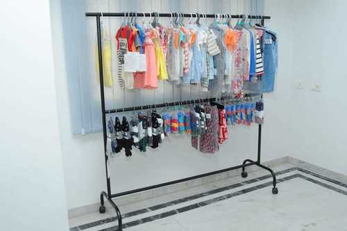 Easy To Install Garment Display Stand Bottom Straight