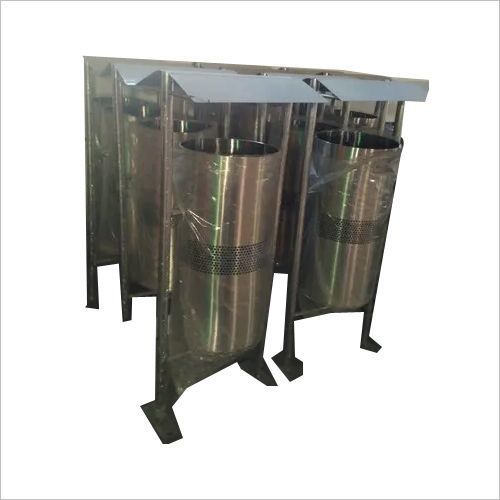 Pole Mounted Dustbin Application: Commercial