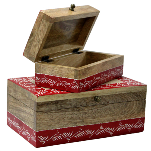 Polished Square Shaped Wooden Box