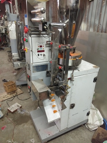 F.F.S POUCH PACKING MACHINE