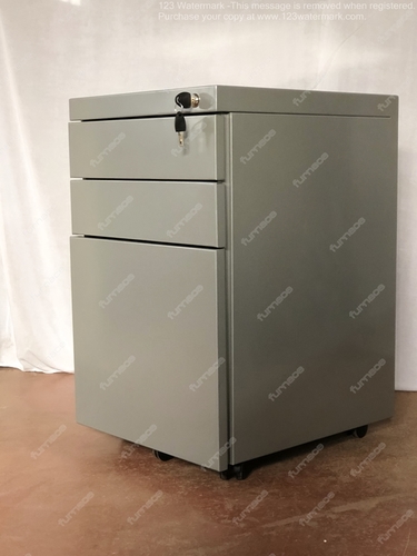 Machine Made Metal Pedestal
