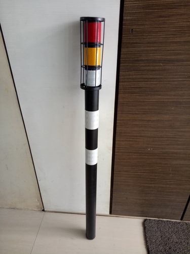 delineator post