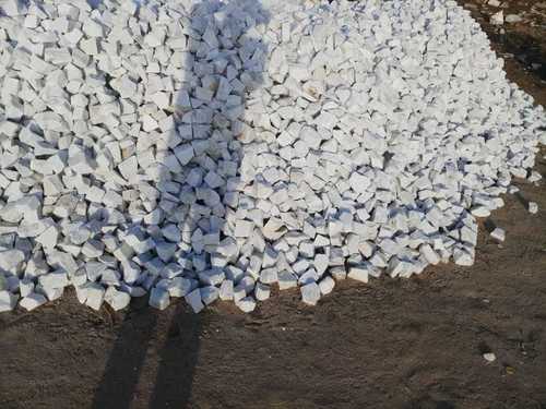 White Dolomite Marble Burnt And Lumps For Garden Develop And Industrial Use - Size: (1)20-30 Mm (2)30-50 Mm (3) 50-60 Mm (4 ) 60-70 Mm