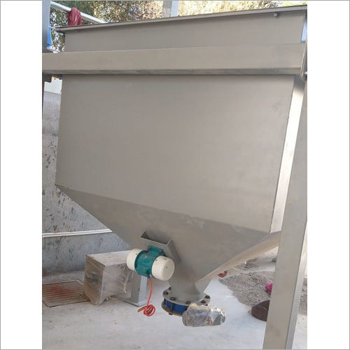 2000 Ltr Vibrating Hopper