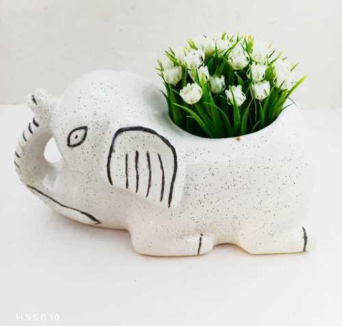 Sitting elephant pot