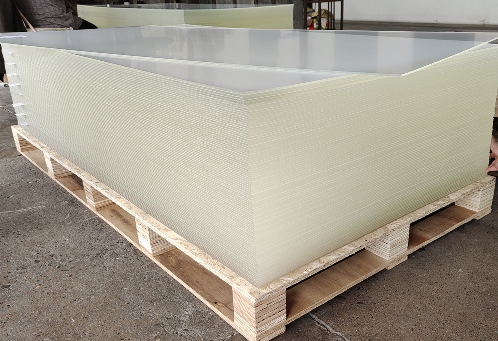 Clear And Colored Polystyrene Sheet - Hardness: Rigid