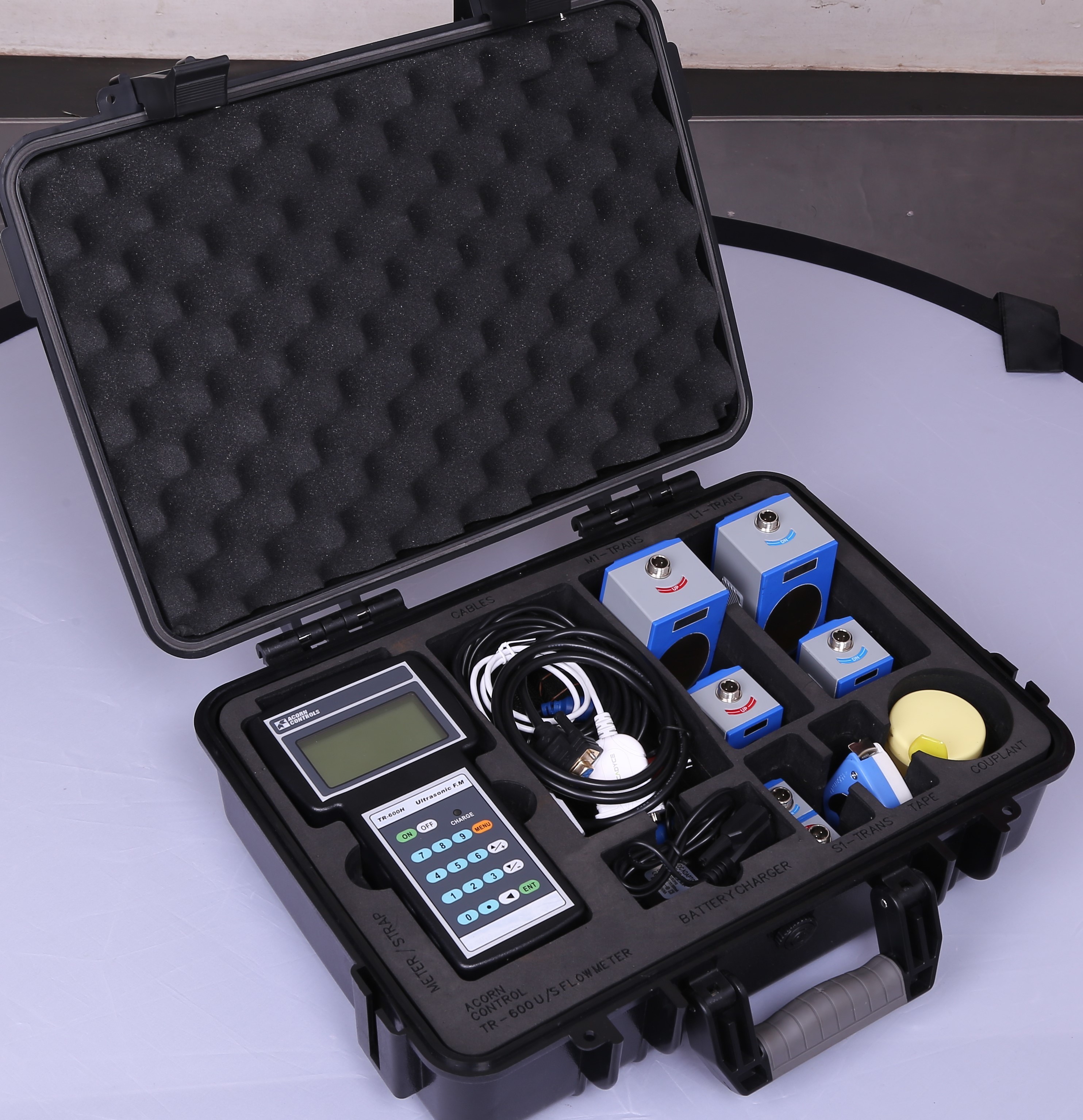 Hand held ultrasonic flow meter