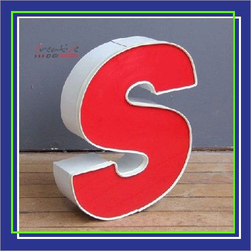 Acrylic 3D Letter Application: Advertisement Lighting