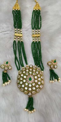 Kundan Pendant Moti Necklace Set