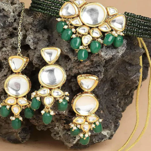 Metal Choker with Kundan Set