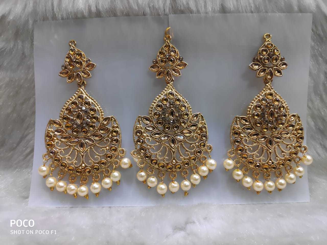 Round Earrings with Maang Tika