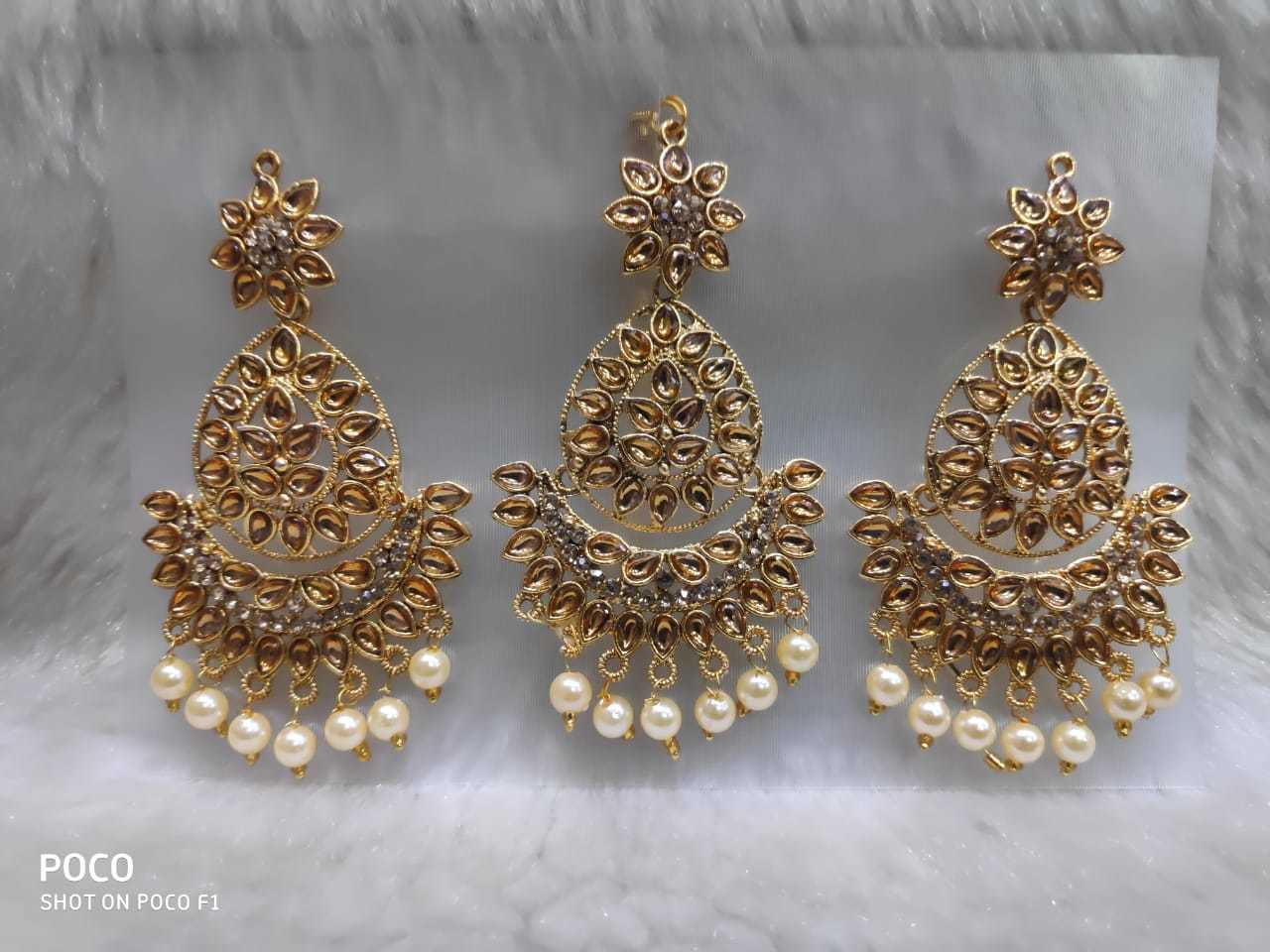 Round Earrings with Maang Tika