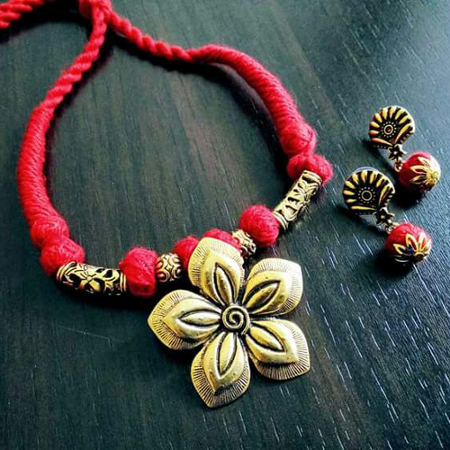 Threaded Flower Pendant Necklace with Earrings By NEWVENT EXPORT