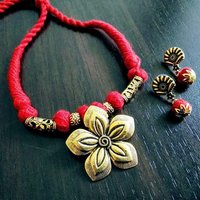 Threaded Flower Pendant Necklace with Earrings