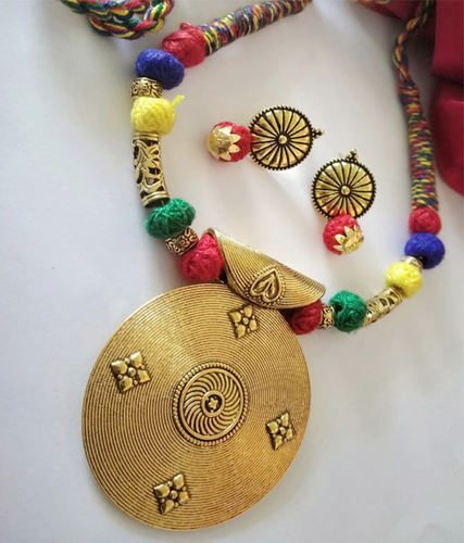 Multicolor Threaded Necklace Set