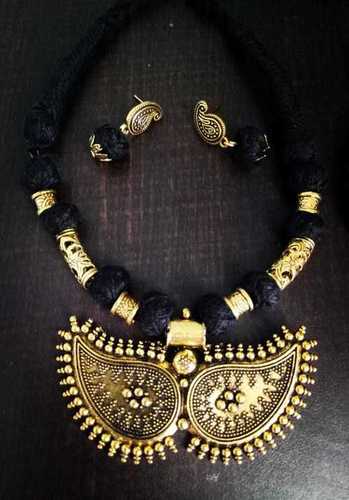 Threaded Party Necklace Set