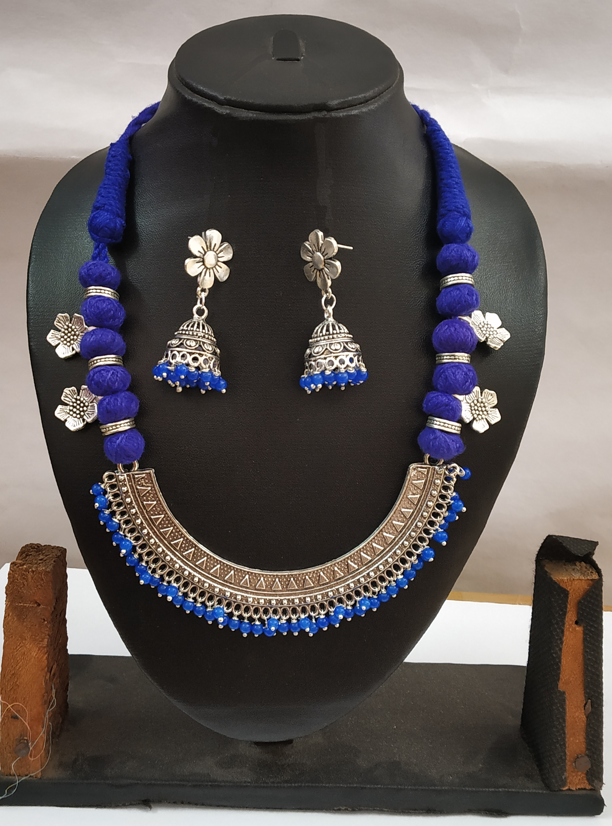 Designer Oxidized Pendant Threaded Necklace