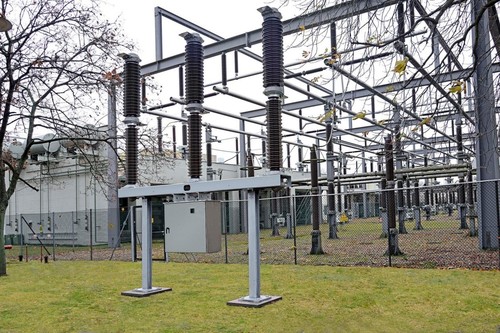 Live Tank Circuit Breakers-air Insulated Switchgear