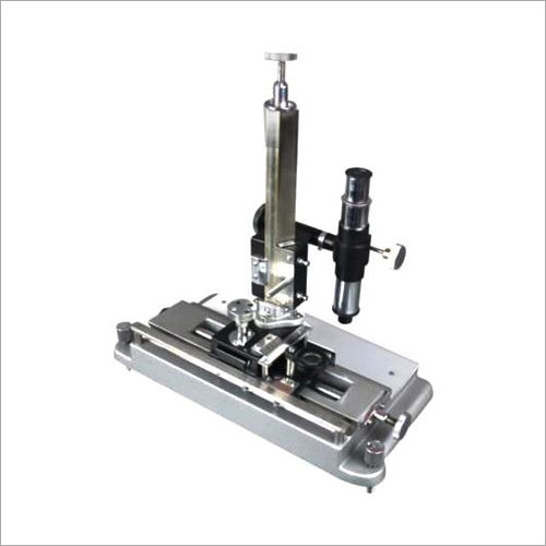 Three Motion Traveling Microscope