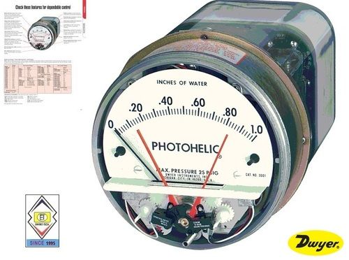 Dwyer A3000-200CM Photohelic Pressure Switch Gauge Range 0-200 cm w.c.