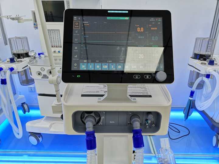 12 Inch ICU Ventilator With Multi Modes