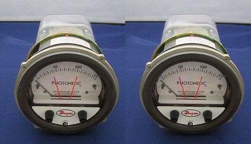 Dwyer A3000-25MM Photohelic Pressure Switch Gauge Range 0-25 mm w.c.