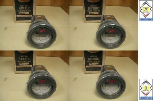 Dwyer A3000-6MM Photohelic Pressure Switch Gauge Range 0-6 mm w.c.