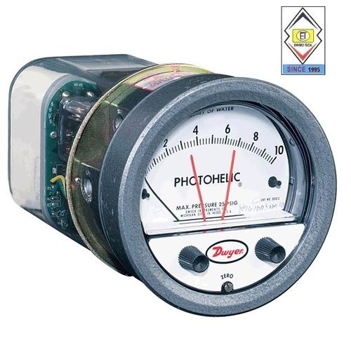 Dwyer A3000-80CM Photohelic Pressure Switch Gauge Range 0-80 cm w.c.