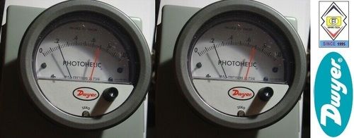 Dwyer A3001AV Photohelic Pressure Switch Gauge Range 0-1.0 Inch w.c.500-4000 FPM.