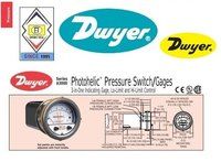 Dwyer A3010AV Photohelic Pressure Switch Gauge Range 0-10 Inch w.c./2000-12500 FPM.