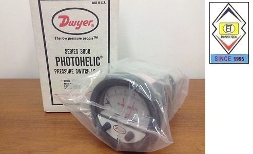 Dwyer A3201 Photohelic Pressure Switch Gauge Range 0-1 psi.