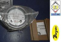 Dwyer A3204 Photohelic Pressure Switch Gauge Range 0-4 psi.