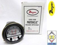 Dwyer A3215 Photohelic Pressure Switch Gauge Range 0-15 psi