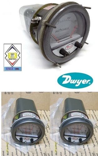 Dwyer A3300-0 Photohelic Pressure Switch Gauge Range .25-0-.25 Inch w.c