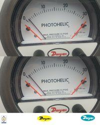 Dwyer A3300-0 Photohelic Pressure Switch Gauge Range .25-0-.25 Inch w.c