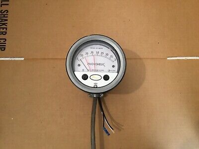 Dwyer A3302 Photohelic Pressure Switch Gauge Range 1-0-1 Inch w.c.