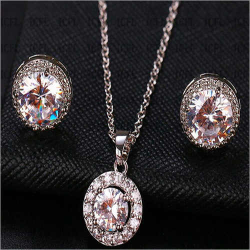 Oval Cut Simulated Diamond 925 Sterling Silver Anniversary Silver Pendant Jewelry Set Diamond Carat Weight: 5.5 Carat