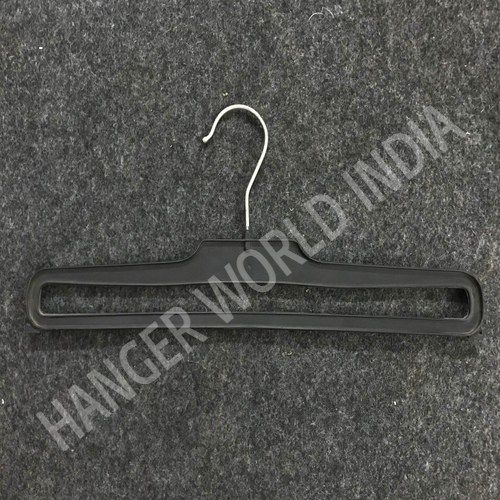 PLASTIC GARMENT HANGERS